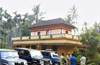 Puttur : Daylight robbery  in Badagabannur; cash, jewels worth lakhs stolen